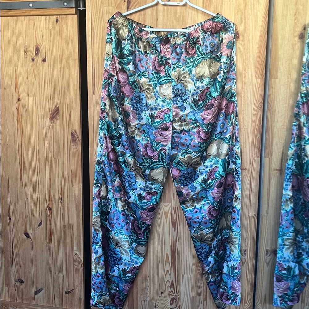 ✨ vintage ✨ Silky stretch-waist floral pants (size M/L)